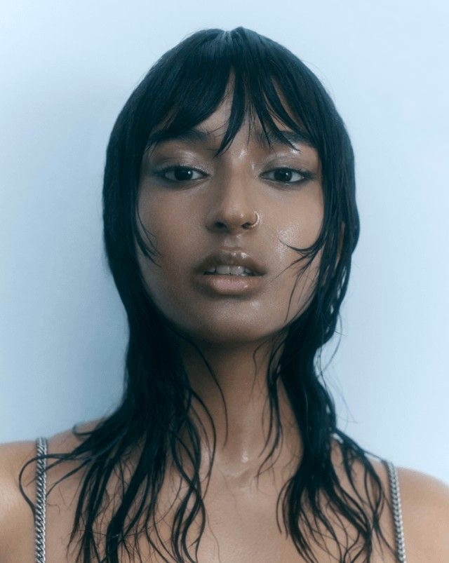 Pure as a pearl: тренд на жемчужный мейк — носим как Белла Хадид, Мона Тугаард и Ариана Гранде (фото 36)