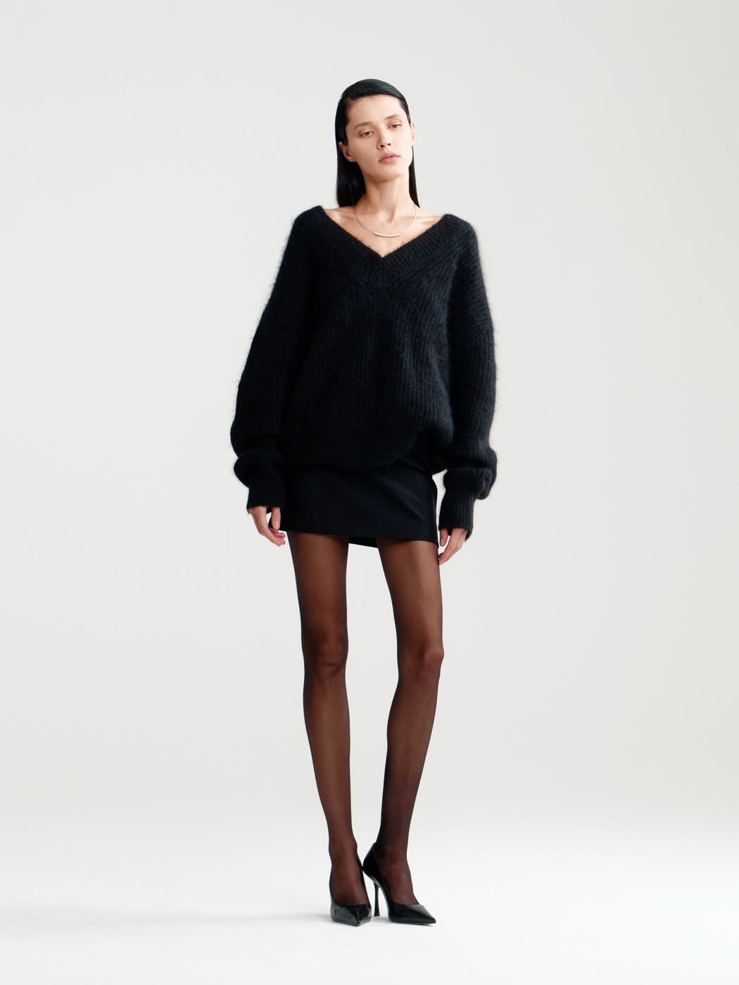 Крупной вязки, оверсайз и с вышивкой: 20 модных свитеров локальных брендов (фото 32)