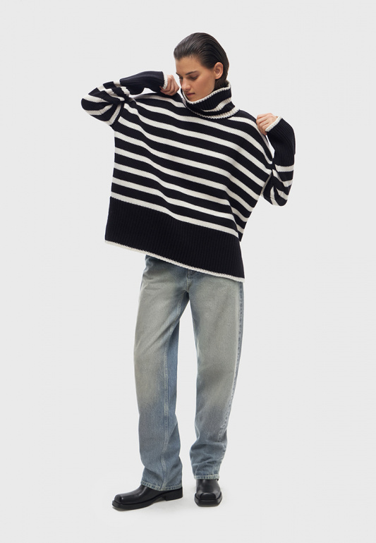 Крупной вязки, оверсайз и с вышивкой: 20 модных свитеров локальных брендов (фото 29)