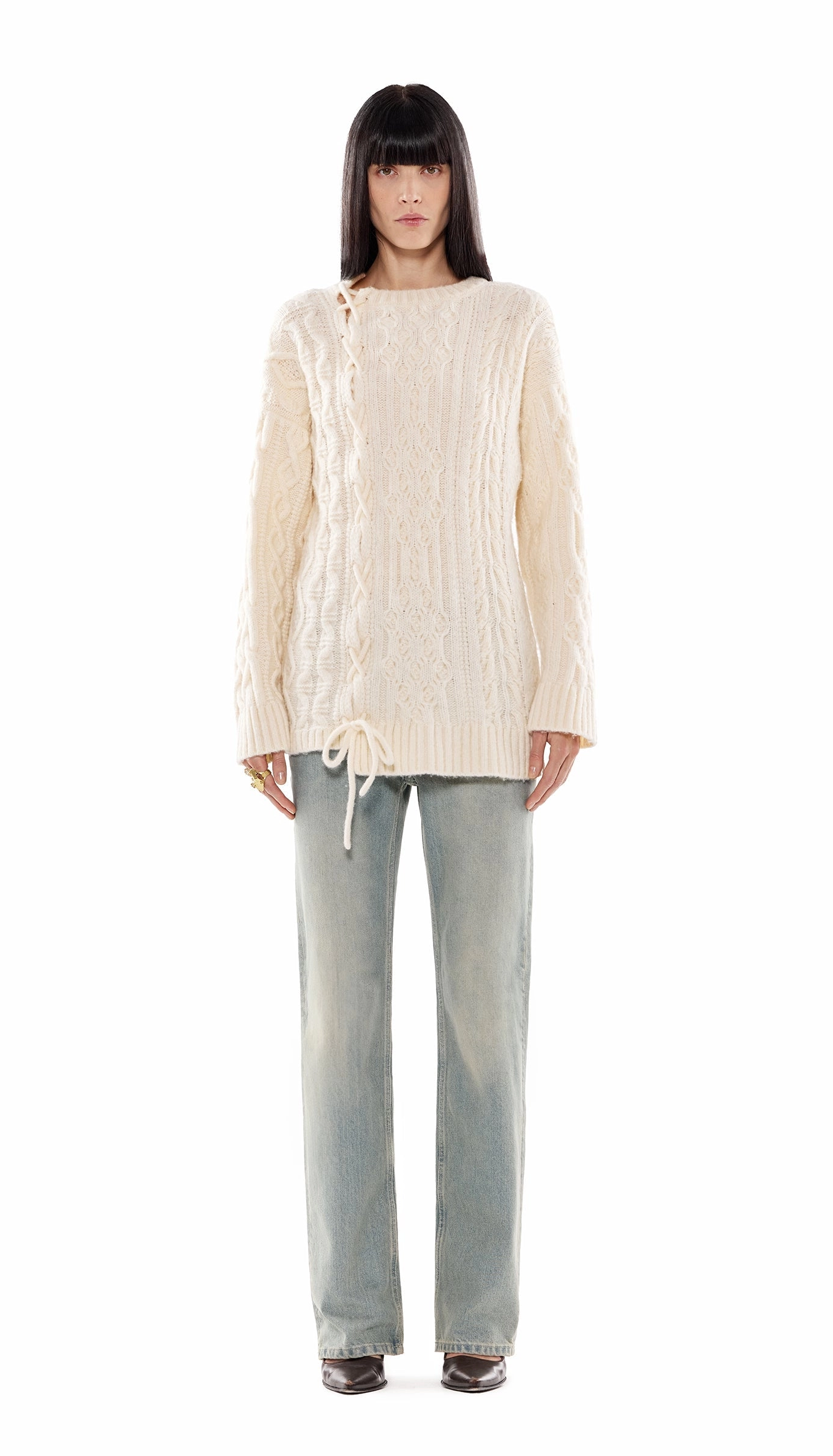 Крупной вязки, оверсайз и с вышивкой: 20 модных свитеров локальных брендов (фото 26)