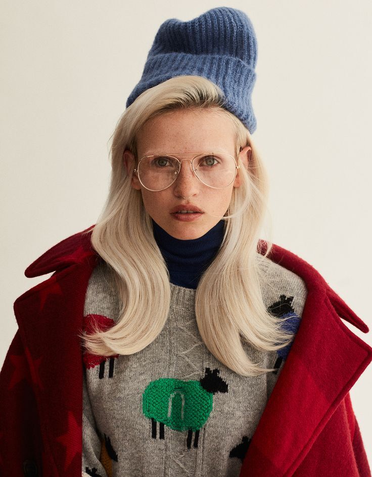 Крупной вязки, оверсайз и с вышивкой: 20 модных свитеров локальных брендов (фото 3)