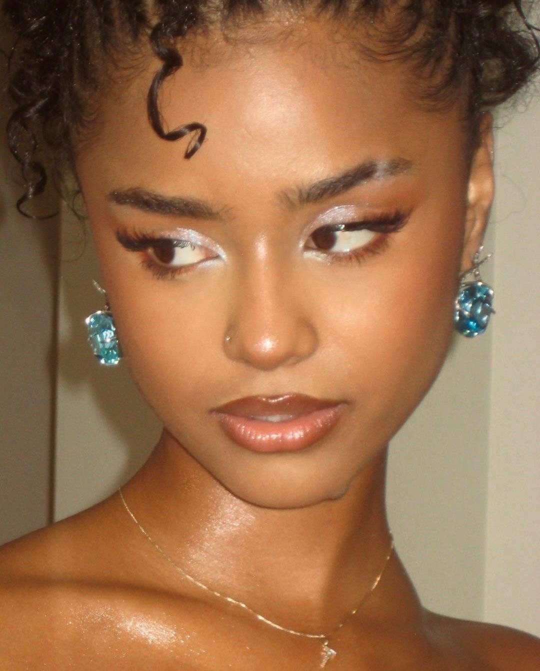 Cinnamon makeup. Тренд на макияж, вдохновленный бальзамом Rhode — носим как Хейли Бибер и Кайя Гербер (фото 17)