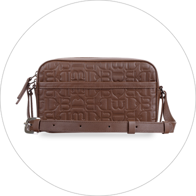 Тоут, с тиснением и флэп — редакторы BURO. выбирают практичные сумки в новом сезоне (фото 24)