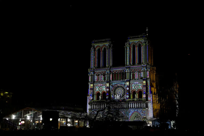 Торжественная месса и благодарность пожарным: как прошло открытие Нотр-Дама после пятилетней реставрации — в 20 фото (фото 26)