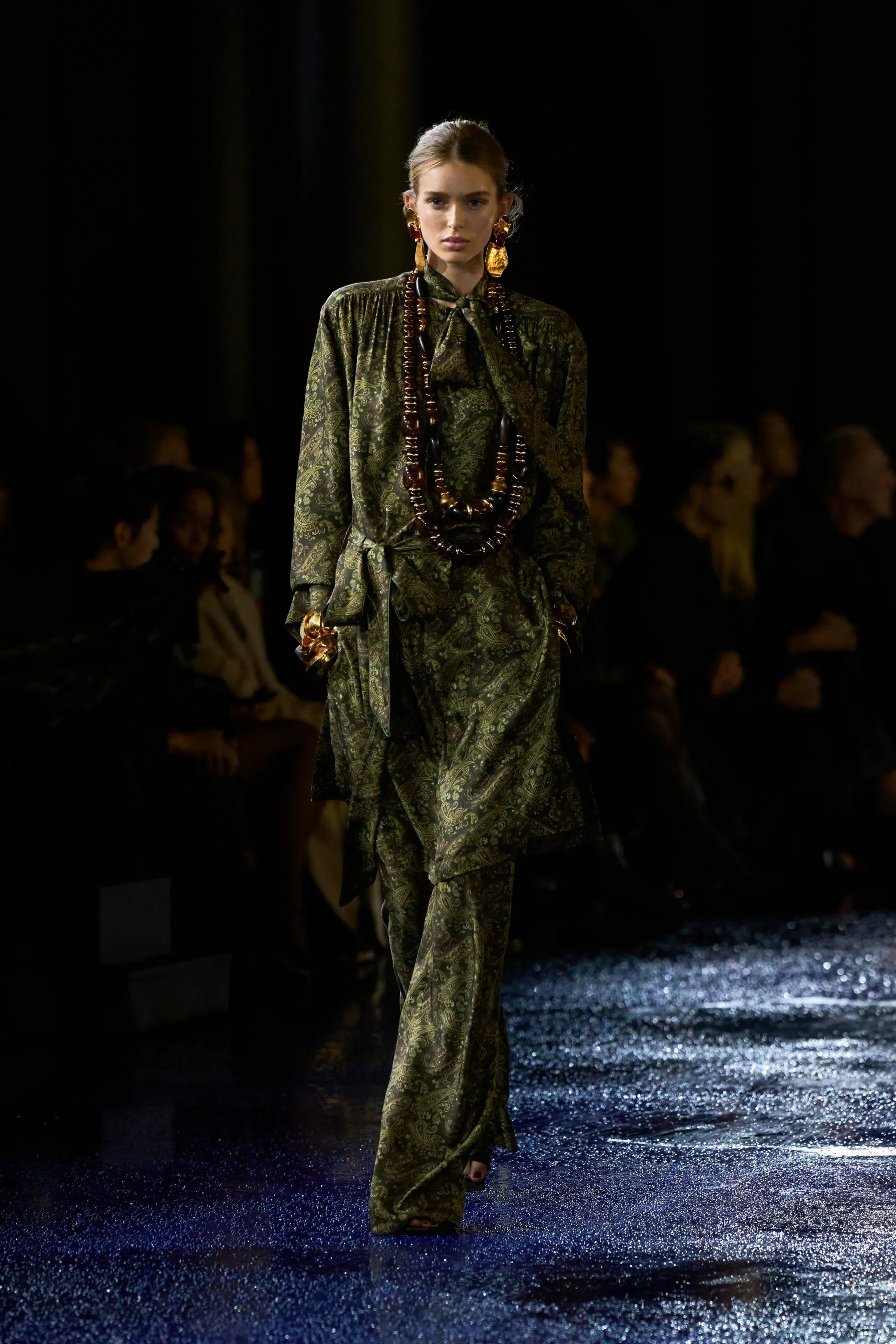 Saint Laurent, Miu Miu и Undercover: лучшие подиумные коллекции 2024 года. Выбор авторов тг-каналов (фото 33)