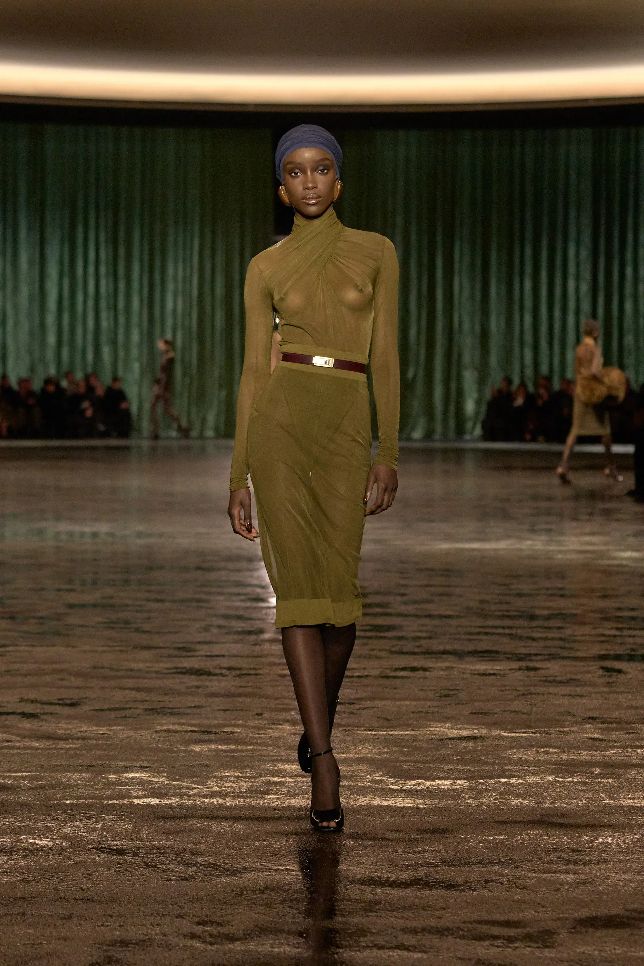 Saint Laurent, Miu Miu и Undercover: лучшие подиумные коллекции 2024 года. Выбор авторов тг-каналов (фото 16)