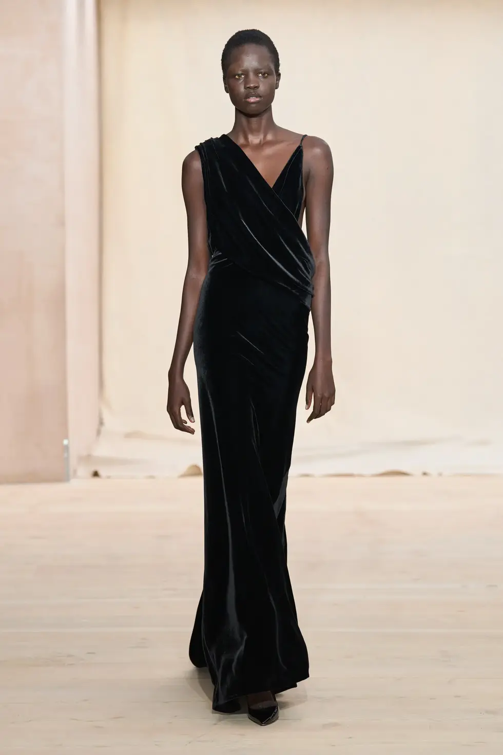 Saint Laurent, Miu Miu и Undercover: лучшие подиумные коллекции 2024 года. Выбор авторов тг-каналов (фото 1)