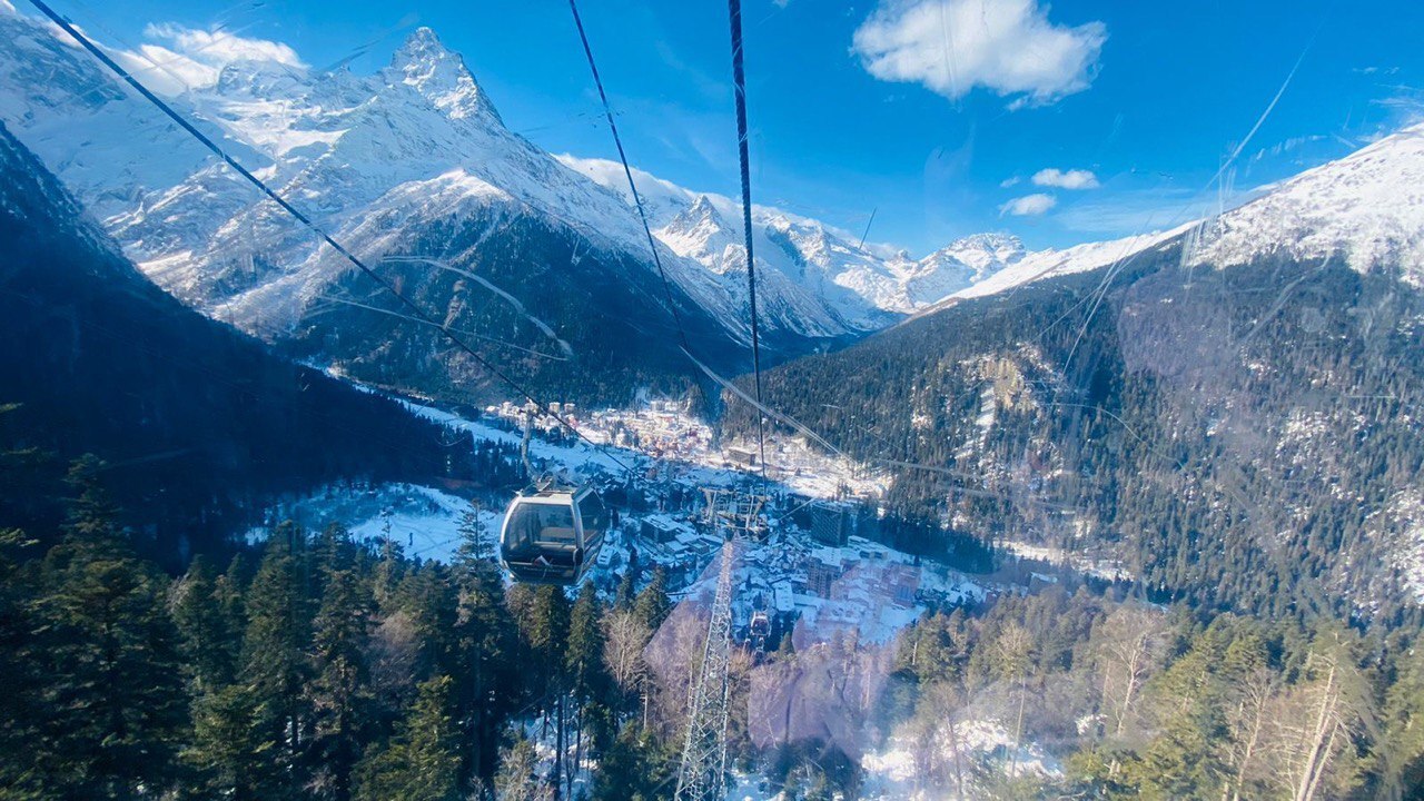 Сладости, астропрогнозы Анжелы Перл и «Американский пирог»: новогодние guilty pleasures редакции BURO. (фото 32)