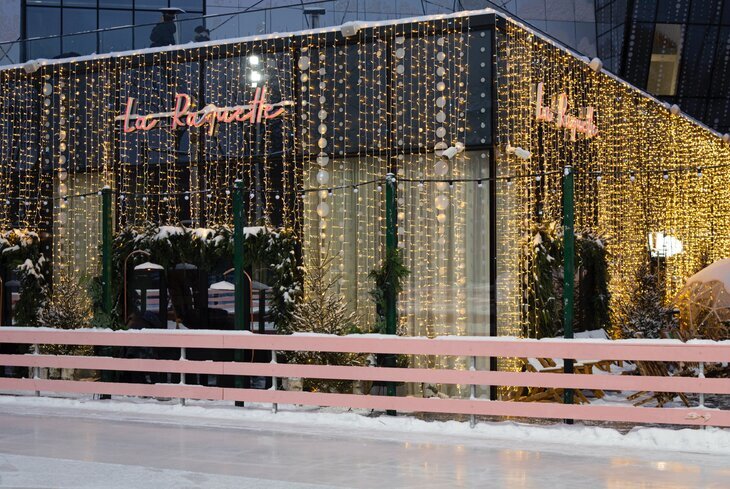 Сладости, астропрогнозы Анжелы Перл и «Американский пирог»: новогодние guilty pleasures редакции BURO. (фото 27)