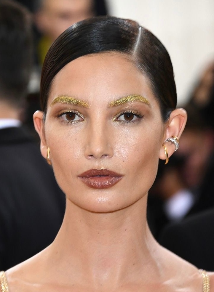 Goddess energy: тренд на золотой макияж греческой богини — носим как Хейли Бибер, Жизель Бундхен и Бекки Джи (фото 15)