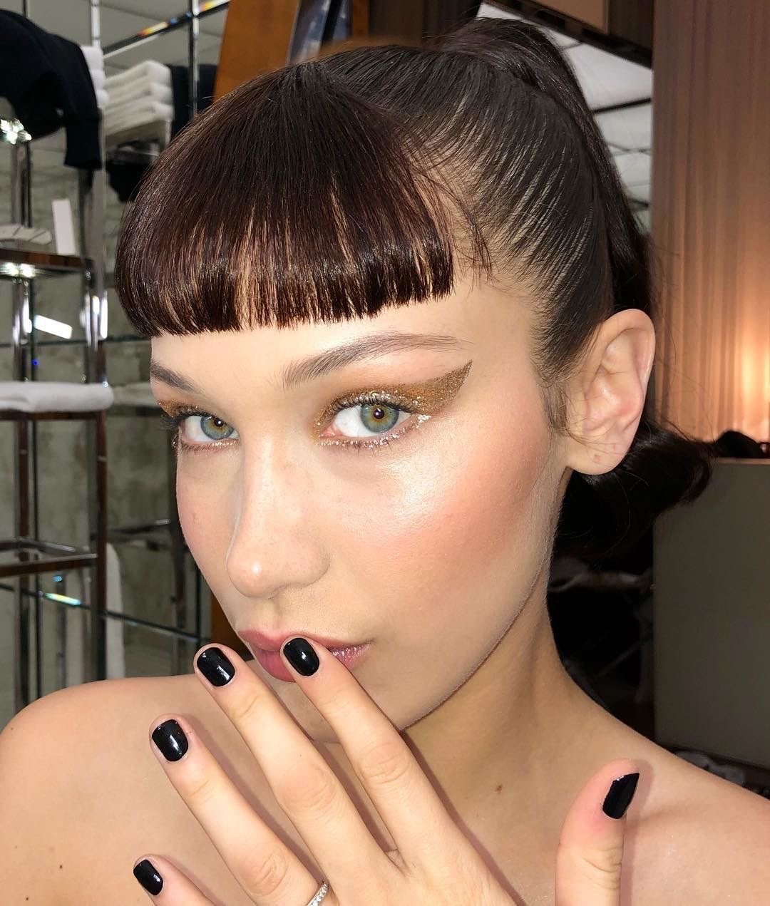 Goddess energy: тренд на золотой макияж греческой богини — носим как Хейли Бибер, Жизель Бундхен и Бекки Джи (фото 6)