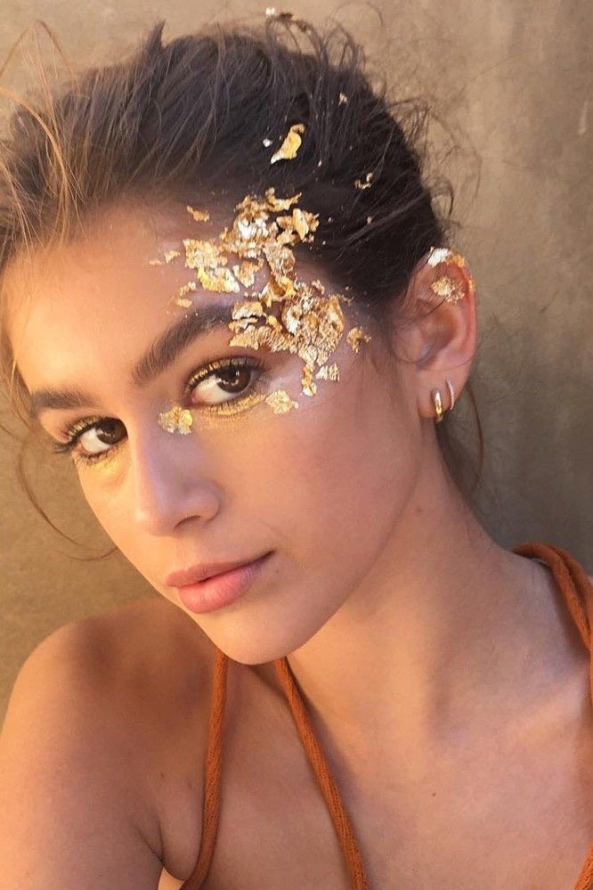 Goddess energy: тренд на золотой макияж греческой богини — носим как Хейли Бибер, Жизель Бундхен и Бекки Джи (фото 11)