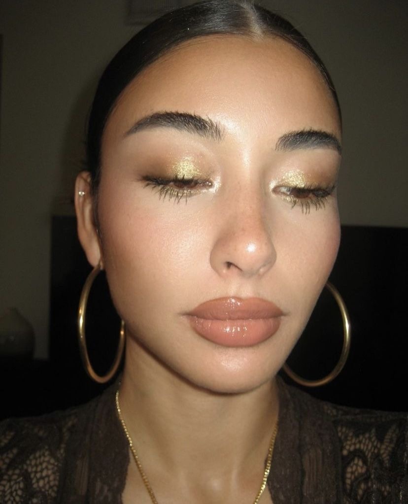 Goddess energy: тренд на золотой макияж греческой богини — носим как Хейли Бибер, Жизель Бундхен и Бекки Джи (фото 19)