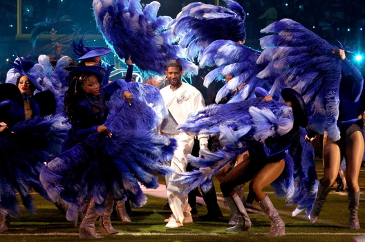 Рианна, Бритни Спирс и Майкл Джексон: самые яркие выступления в истории Супербоула (фото 61)