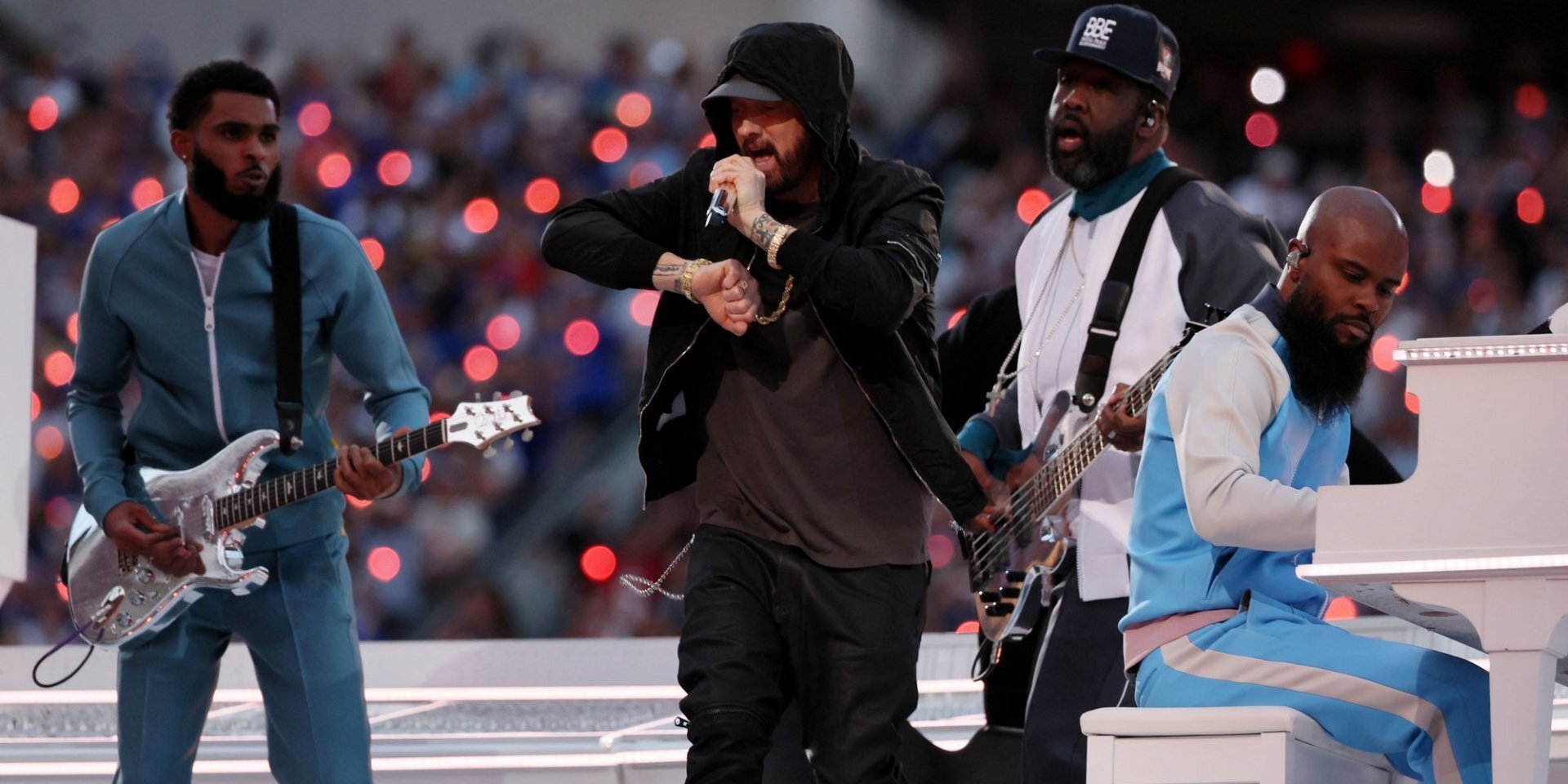 Рианна, Бритни Спирс и Майкл Джексон: самые яркие выступления в истории Супербоула (фото 50)