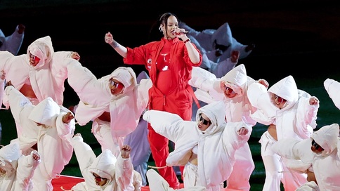 Рианна, Бритни Спирс и Майкл Джексон: самые яркие выступления в истории Супербоула (фото 57)