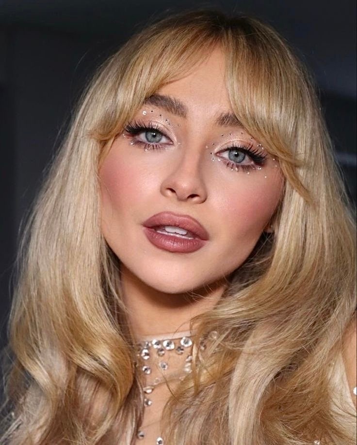 Dolled Up: тренд на кукольный макияж в День всех влюбленных — носим как Люси Бойнтон и Мэделин Петш (фото 15)