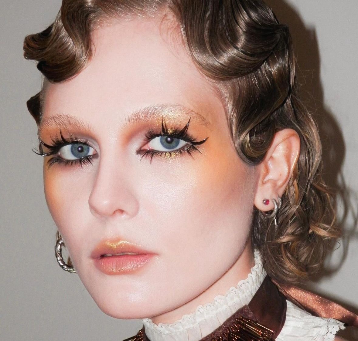 Dolled Up: тренд на кукольный макияж в День всех влюбленных — носим как Люси Бойнтон и Мэделин Петш (фото 21)