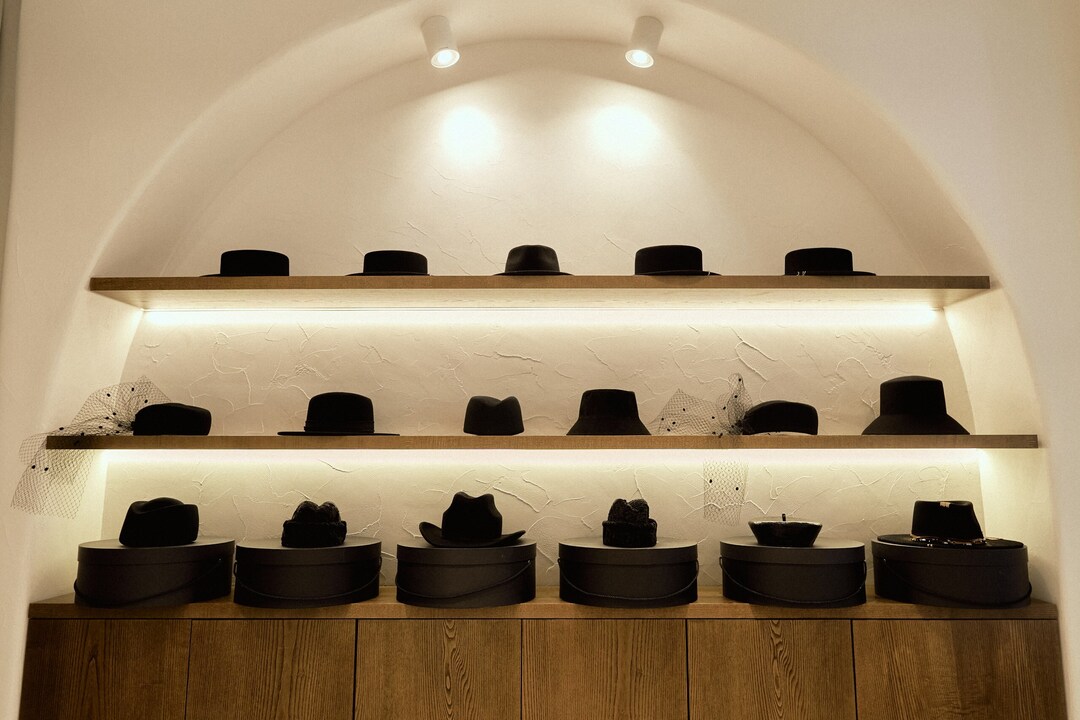 Белокаменные стены, дубовые ниши и тренд на русскость: каким получился первый флагман Cocoshnick Headdress в Москве (фото 6)