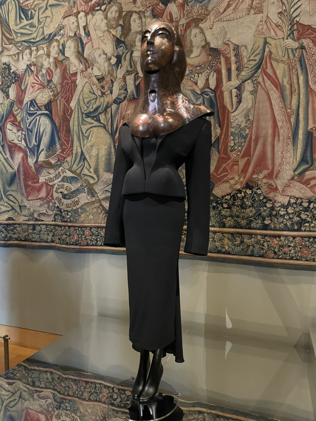 Вулканы Roberto Cavalli и первобытные инстинкты Prada: Неделя моды в Милане осень-зима 2025 глазами шеф-редактора BURO. (фото 43)