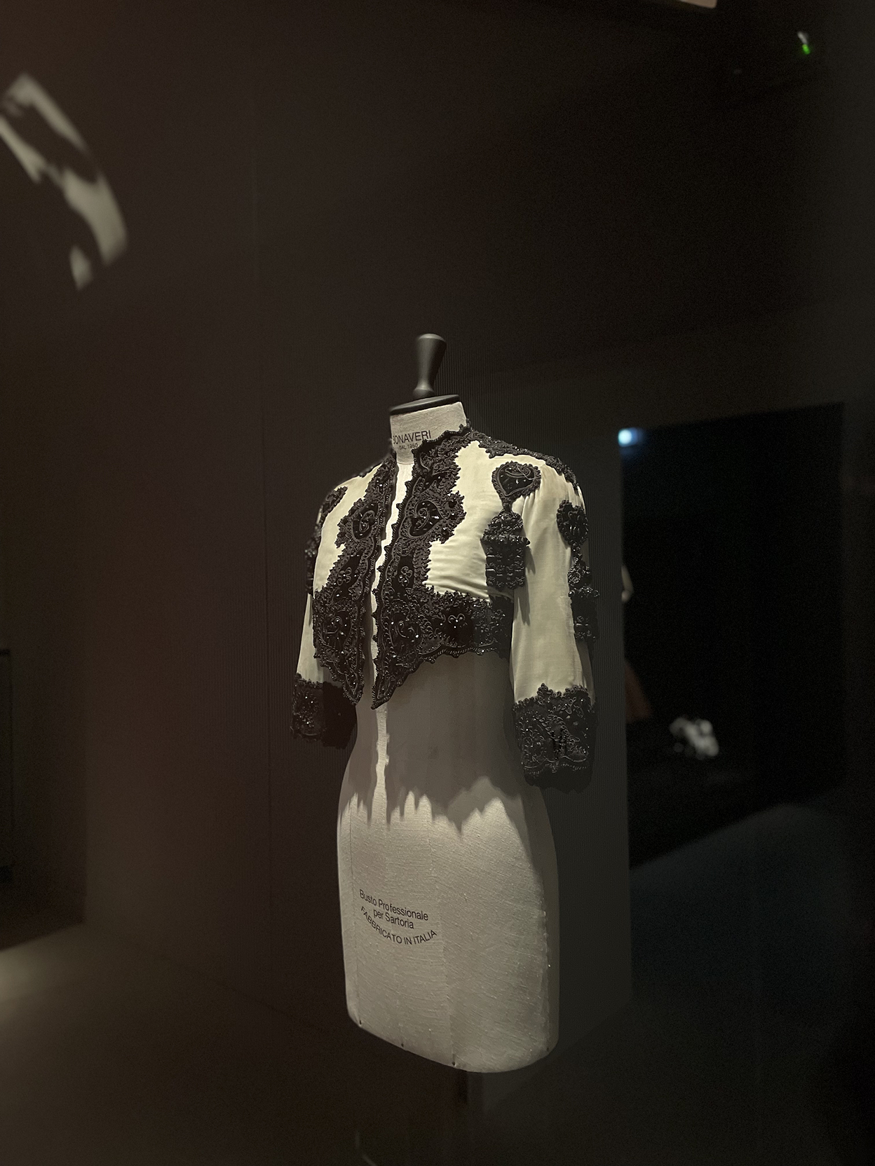 Вулканы Roberto Cavalli и первобытные инстинкты Prada: Неделя моды в Милане осень-зима 2025 глазами шеф-редактора BURO. (фото 13)