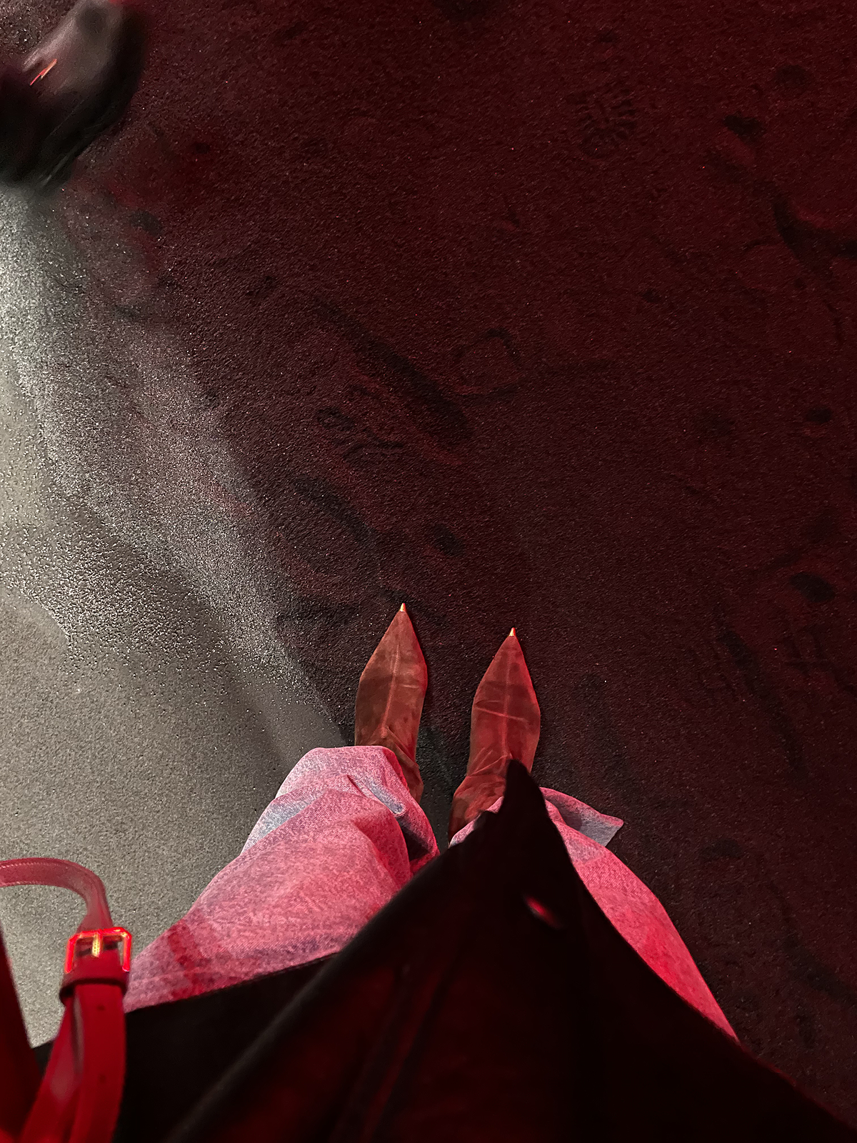 Вулканы Roberto Cavalli и первобытные инстинкты Prada: Неделя моды в Милане осень-зима 2025 глазами шеф-редактора BURO. (фото 29)