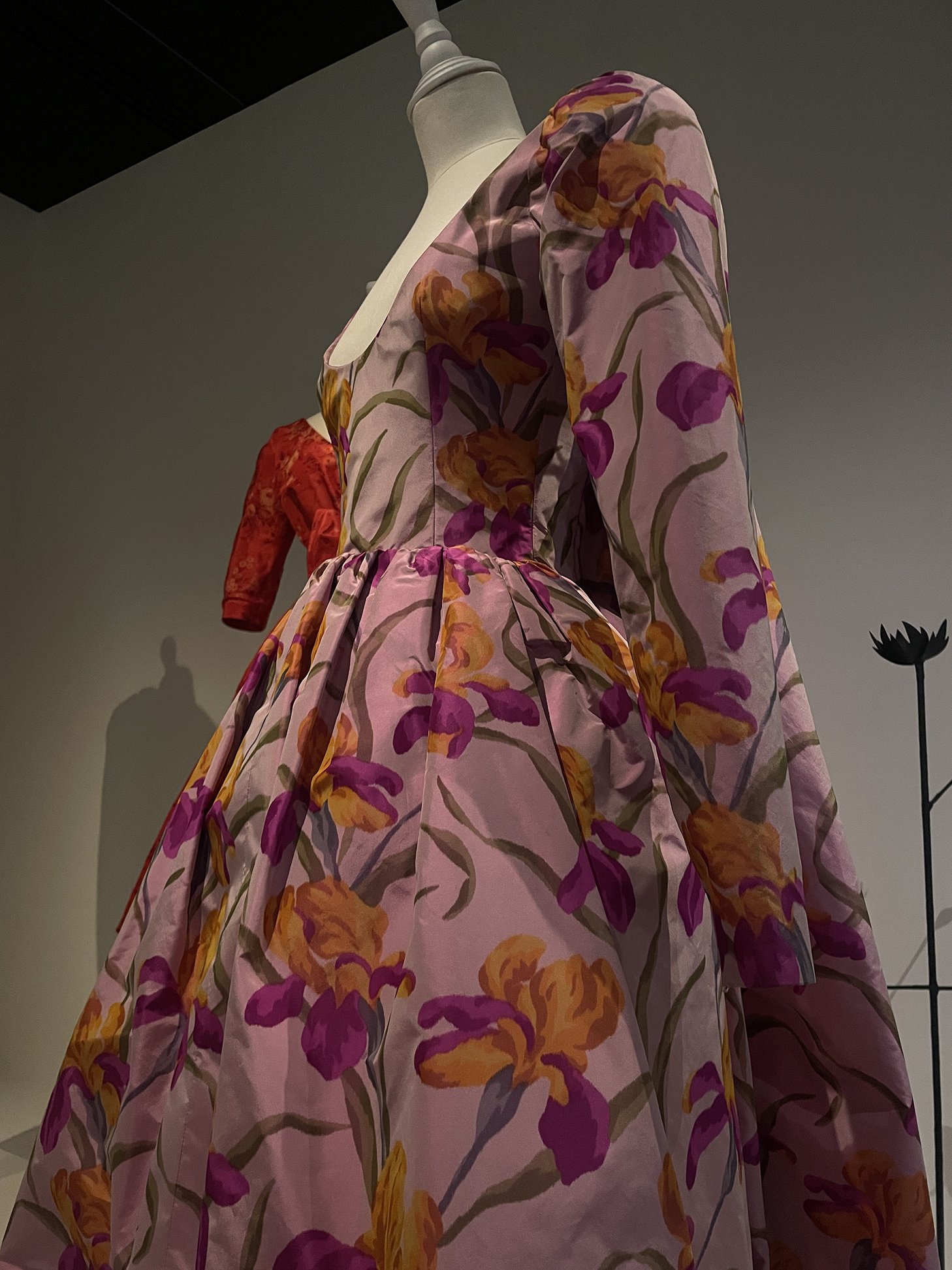 Вулканы Roberto Cavalli и первобытные инстинкты Prada: Неделя моды в Милане осень-зима 2025 глазами шеф-редактора BURO. (фото 56)