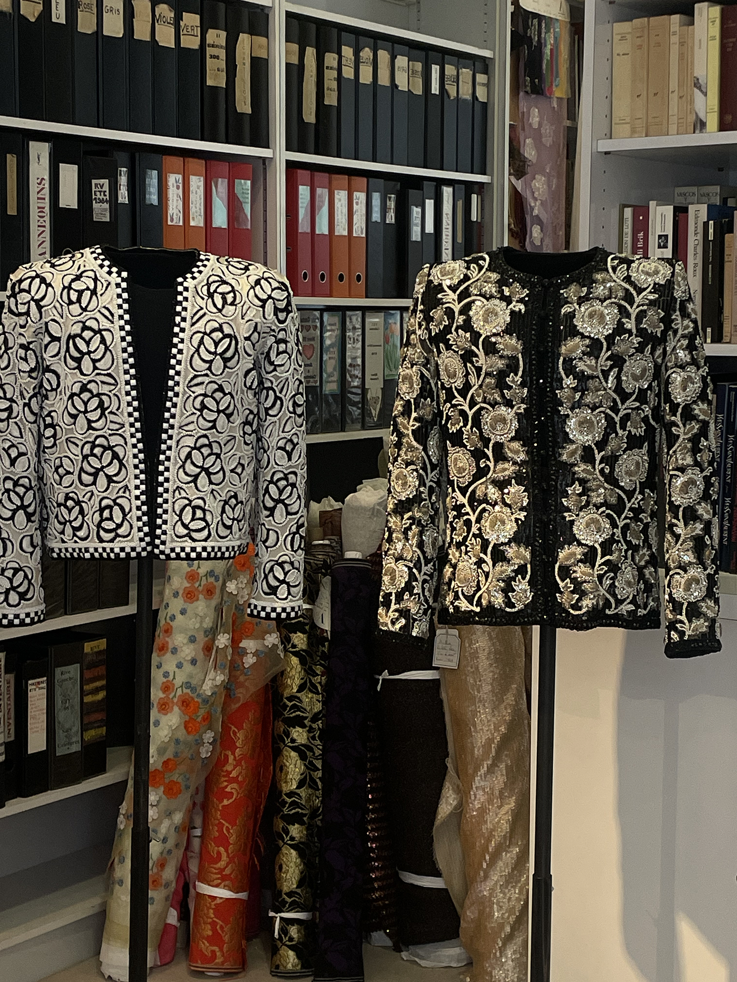 Вулканы Roberto Cavalli и первобытные инстинкты Prada: Неделя моды в Милане осень-зима 2025 глазами шеф-редактора BURO. (фото 55)