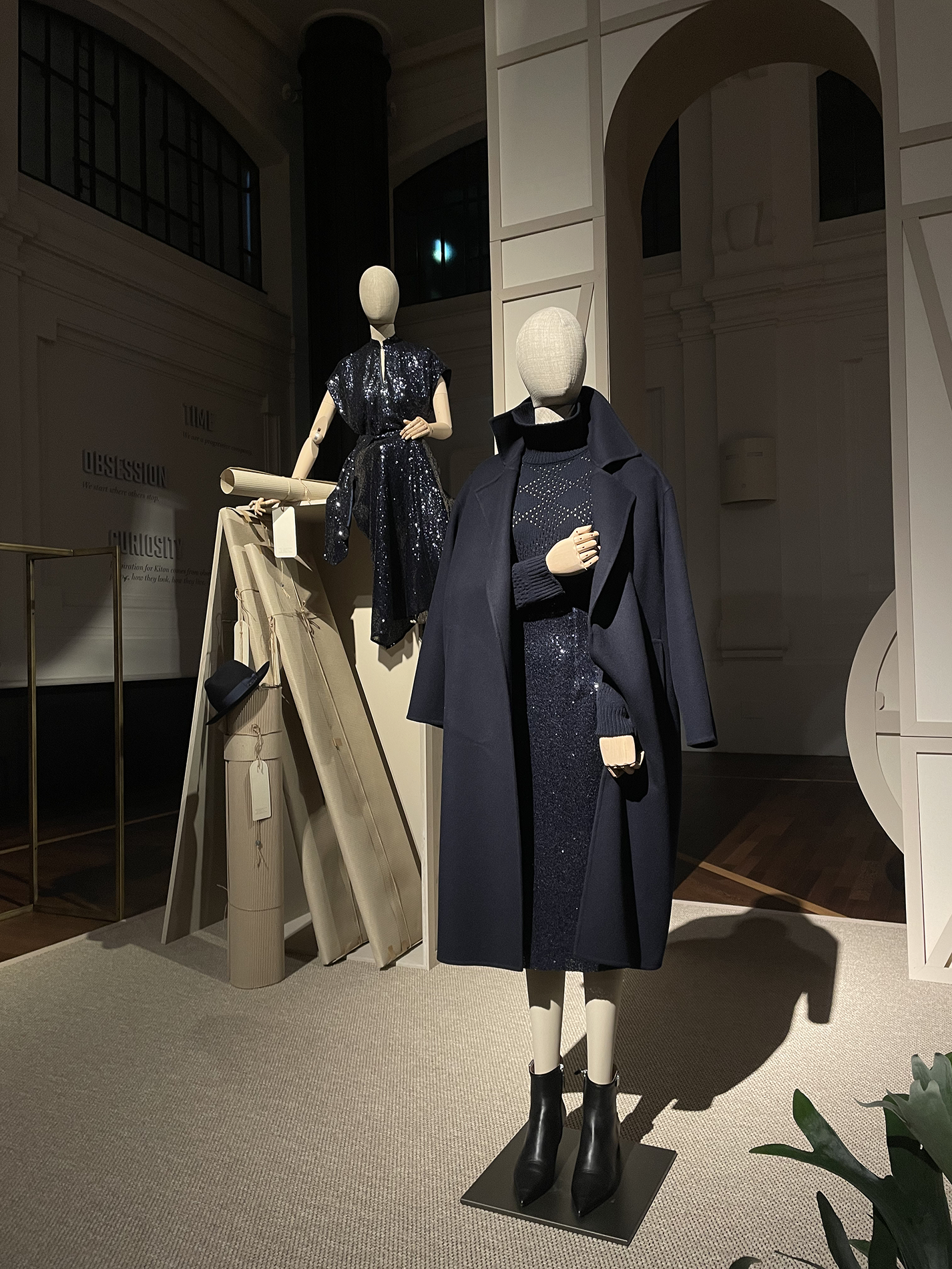 Вулканы Roberto Cavalli и первобытные инстинкты Prada: Неделя моды в Милане осень-зима 2025 глазами шеф-редактора BURO. (фото 4)