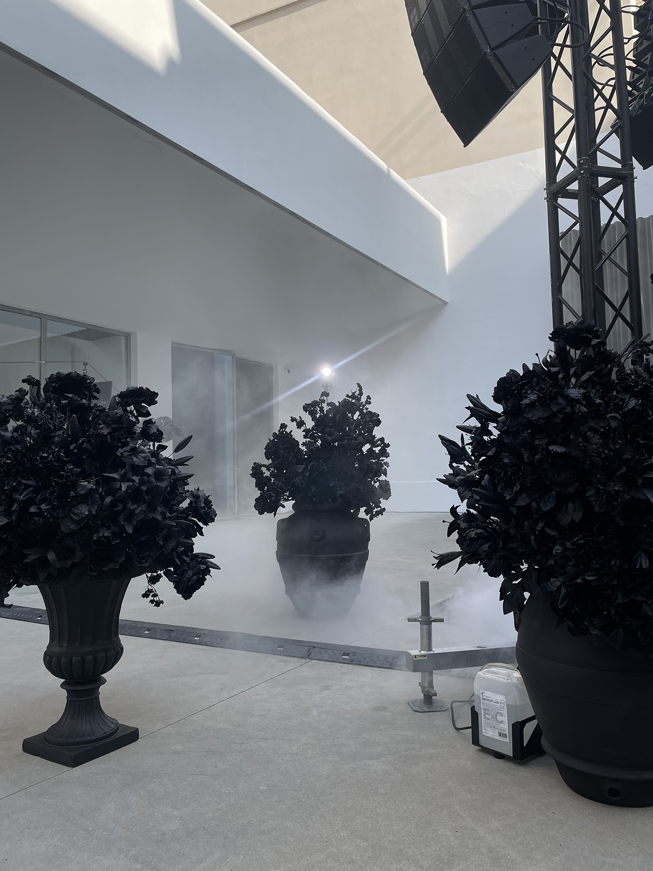 Вулканы Roberto Cavalli и первобытные инстинкты Prada: Неделя моды в Милане осень-зима 2025 глазами шеф-редактора BURO. (фото 23)