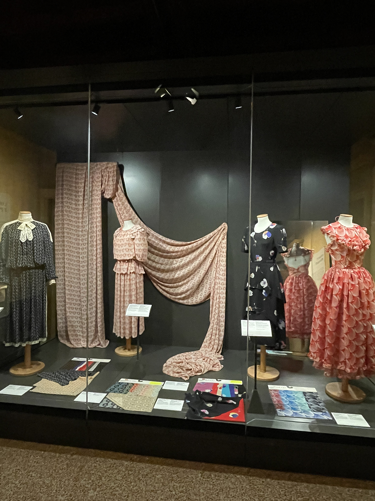 Вулканы Roberto Cavalli и первобытные инстинкты Prada: Неделя моды в Милане осень-зима 2025 глазами шеф-редактора BURO. (фото 18)