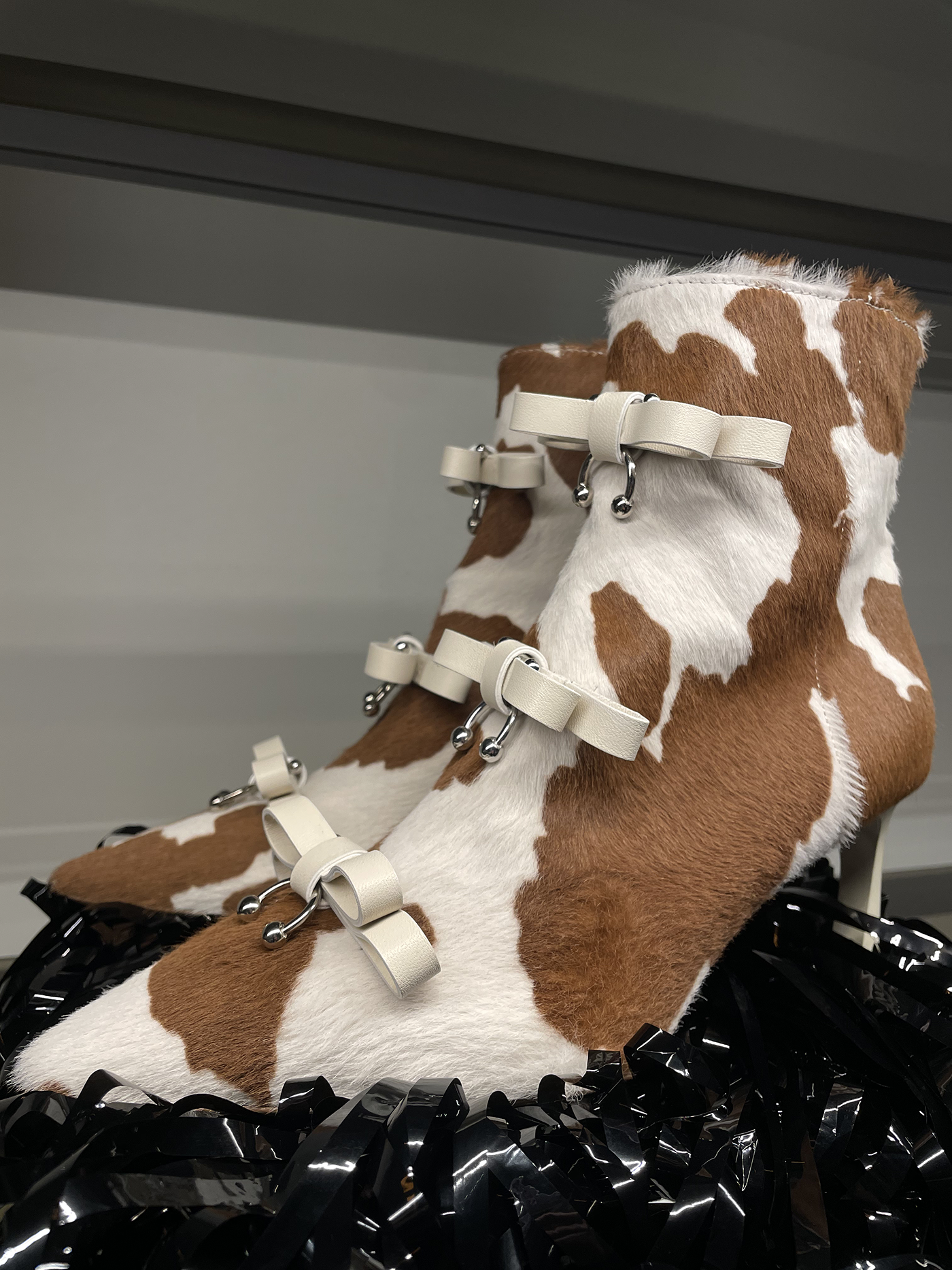 Вулканы Roberto Cavalli и первобытные инстинкты Prada: Неделя моды в Милане осень-зима 2025 глазами шеф-редактора BURO. (фото 41)