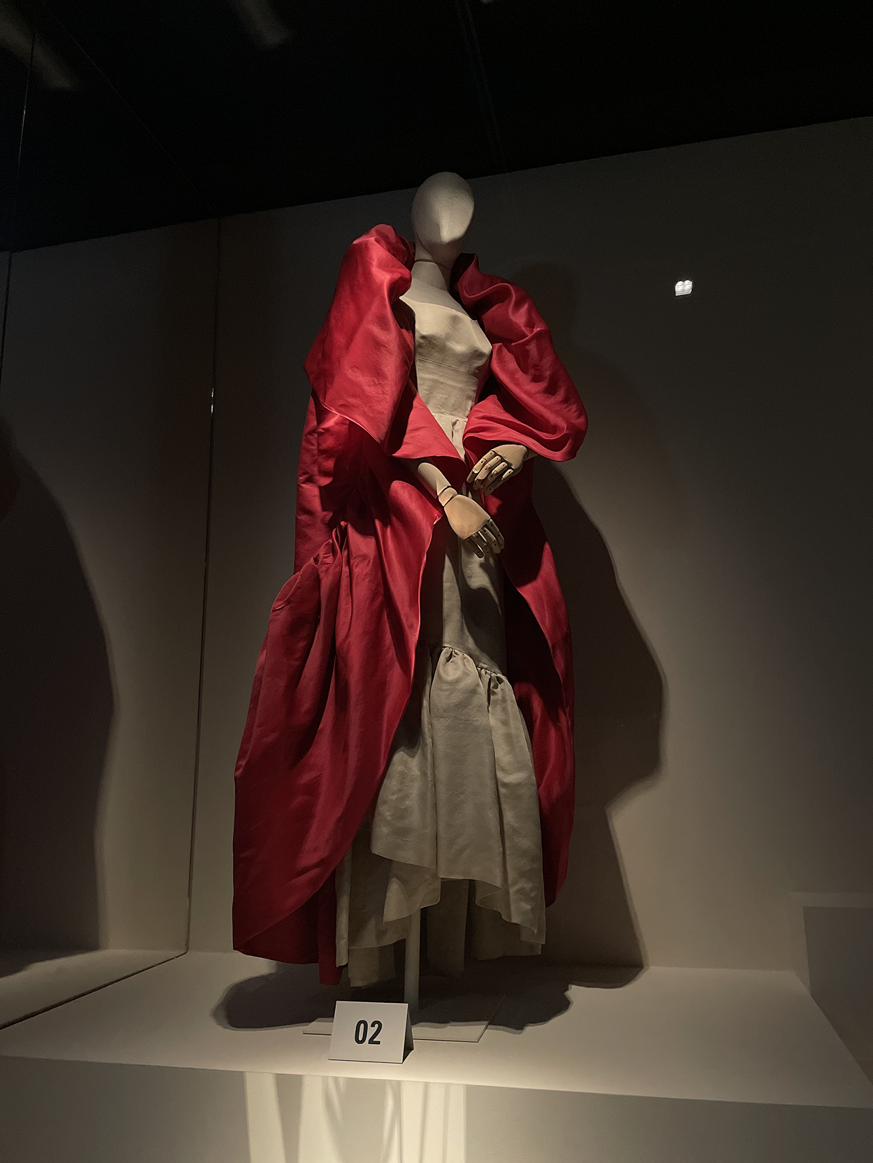 Вулканы Roberto Cavalli и первобытные инстинкты Prada: Неделя моды в Милане осень-зима 2025 глазами шеф-редактора BURO. (фото 15)