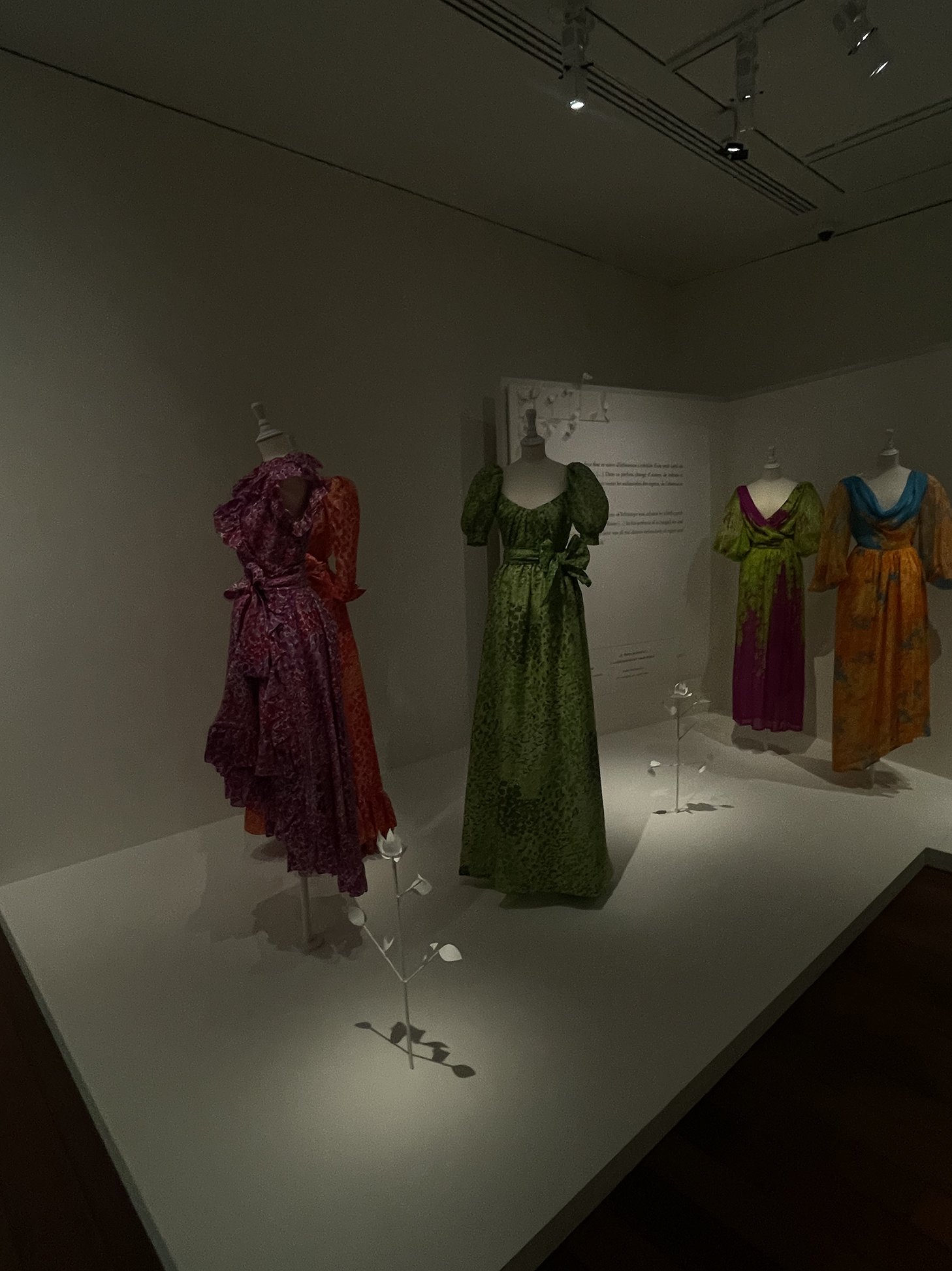 Вулканы Roberto Cavalli и первобытные инстинкты Prada: Неделя моды в Милане осень-зима 2025 глазами шеф-редактора BURO. (фото 59)