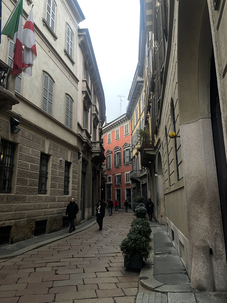 Вулканы Roberto Cavalli и первобытные инстинкты Prada: Неделя моды в Милане осень-зима 2025 глазами шеф-редактора BURO. (фото 2)