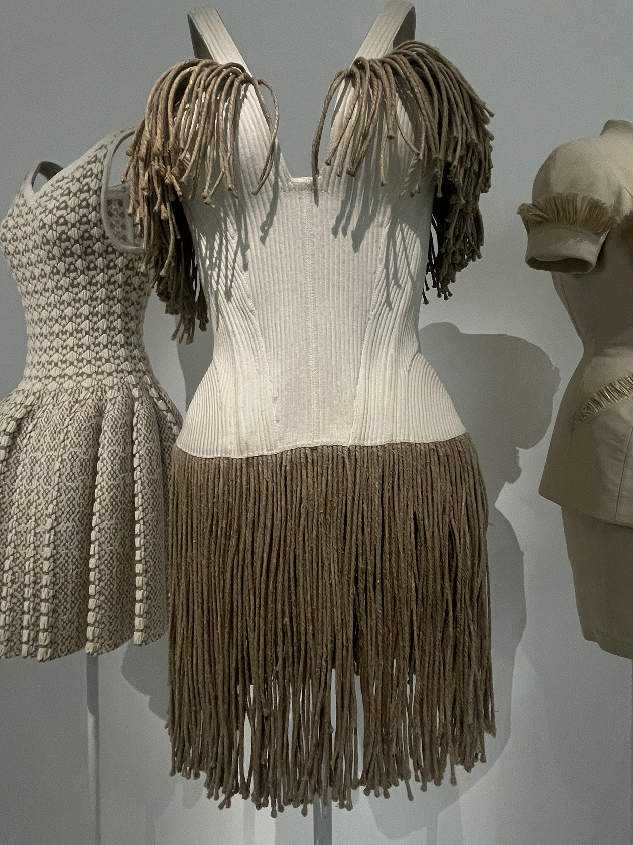 Вулканы Roberto Cavalli и первобытные инстинкты Prada: Неделя моды в Милане осень-зима 2025 глазами шеф-редактора BURO. (фото 65)