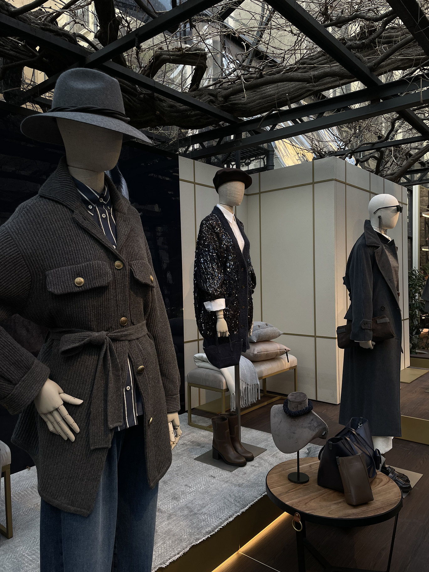 Вулканы Roberto Cavalli и первобытные инстинкты Prada: Неделя моды в Милане осень-зима 2025 глазами шеф-редактора BURO. (фото 22)