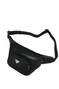 Ироничная футболка, красный кардиган и еще 48 модных вещей этого сезона — выбор BURO. (фото 47)