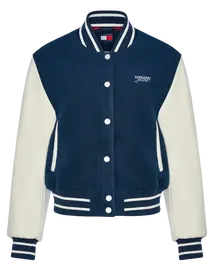 Ироничная футболка, красный кардиган и еще 48 модных вещей этого сезона — выбор BURO. (фото 14)