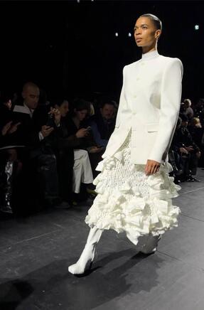 «Невидимые» сумки и женщины-воины: Неделя моды в Париже осень-зима 2025 глазами Ольги Карпуть (фото 8)