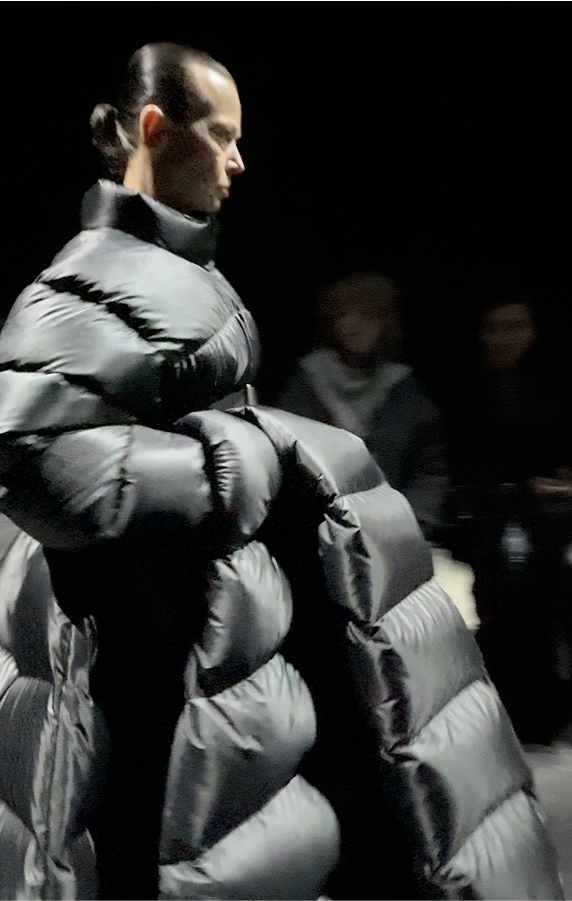 «Невидимые» сумки и женщины-воины: Неделя моды в Париже осень-зима 2025 глазами Ольги Карпуть (фото 34)