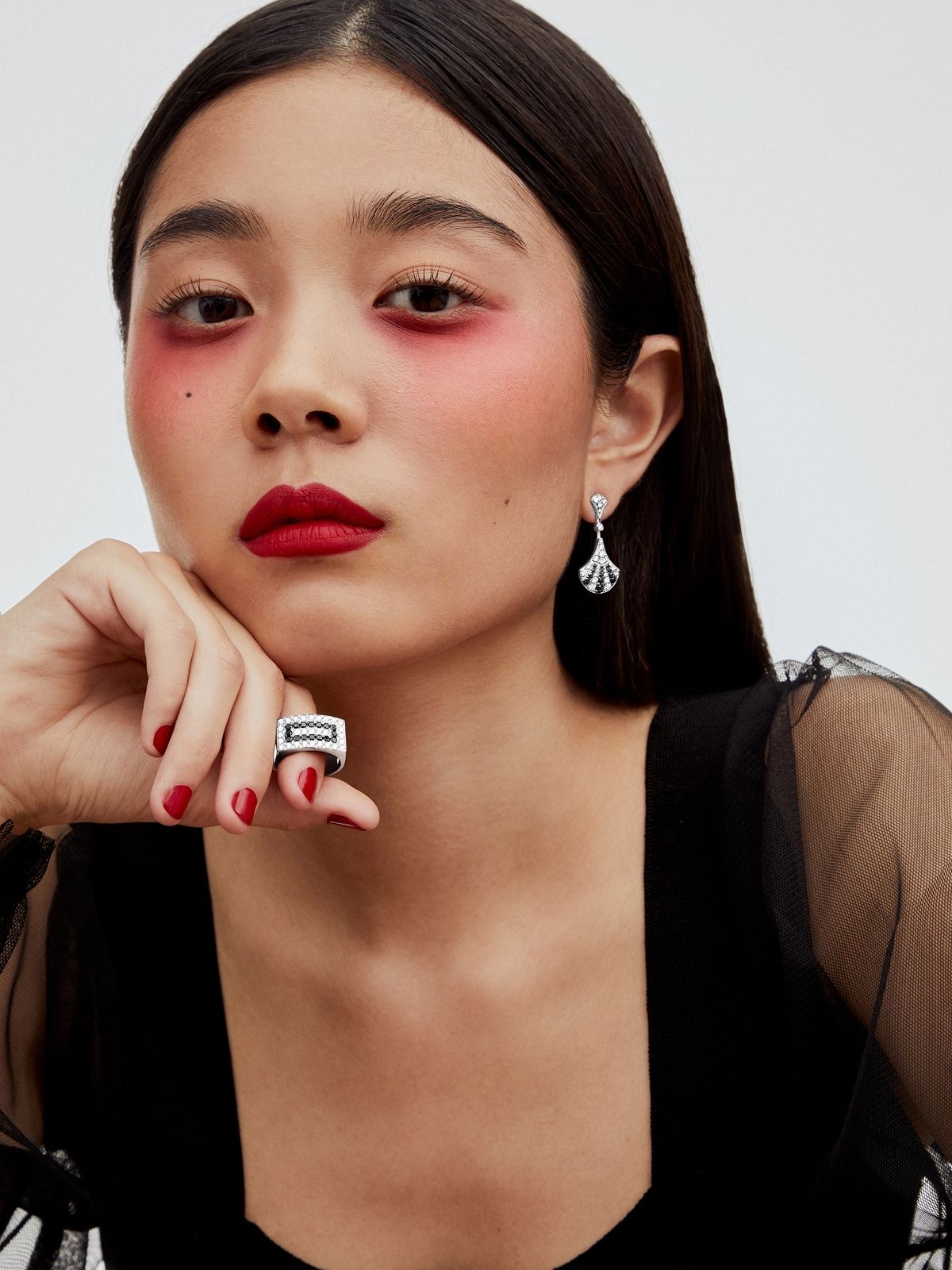 Для блеска в глазах: тренд на розовую пудру — носим как Кайли Дженнер, Джиджи Хадид и Сэди Синк (фото 25)