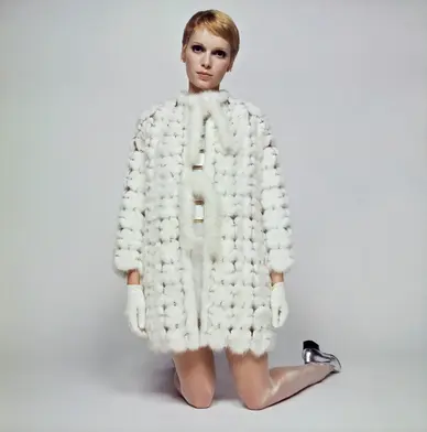 Назад в будущее: (ретро)футуризм в моде — от Куррежа до Жескьера (фото 26)