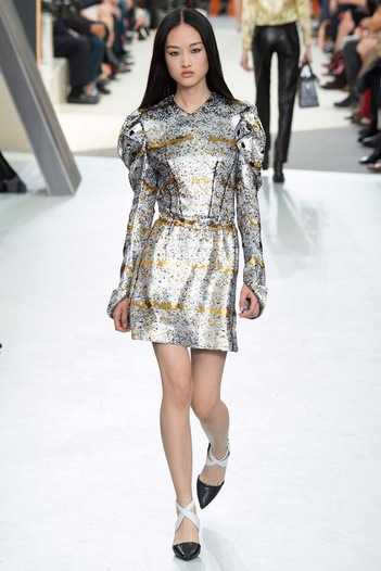 Назад в будущее: (ретро)футуризм в моде — от Куррежа до Жескьера (фото 51)