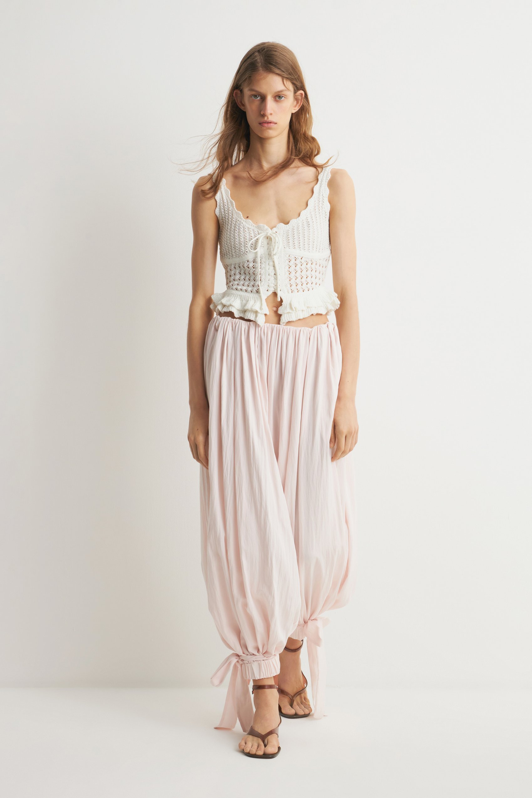 Брюки Аладдина. Где искать и как носить шаровары — выбор BURO. (фото 27)