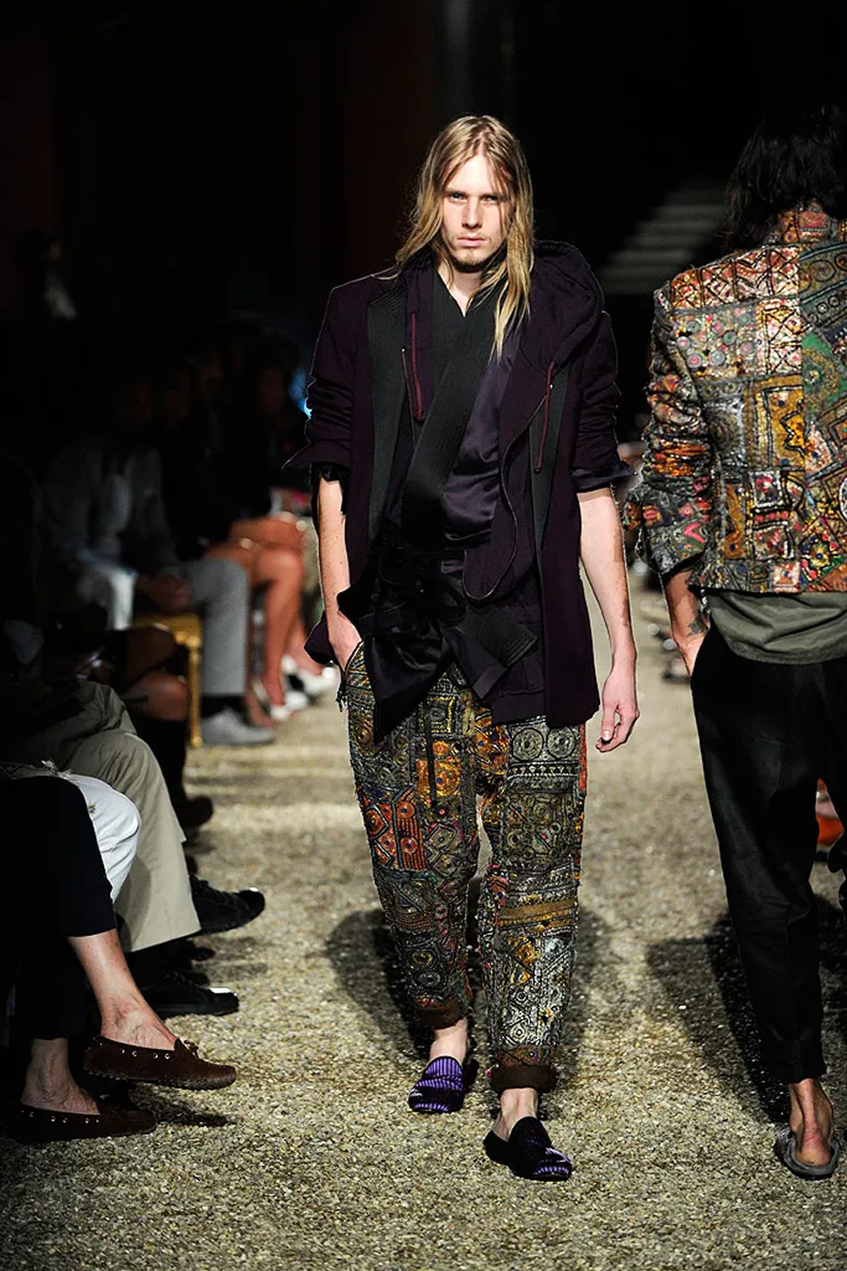 Брюки Аладдина. Где искать и как носить шаровары — выбор BURO. (фото 11)