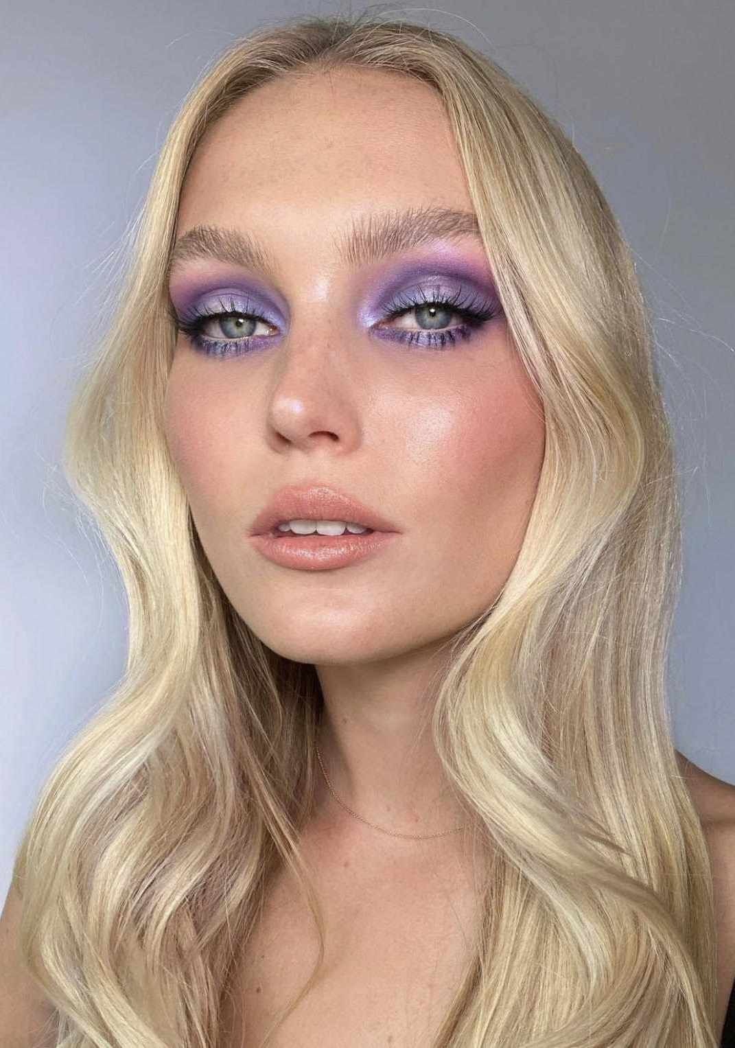 Fruit-Inspired: тренд на сливовый макияж — носим как Зендая, Оливия Родриго и Рианна (фото 13)