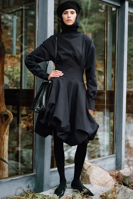 Доспехи, пулены и атур: Средневековье на подиуме в 2025 году (фото 72)