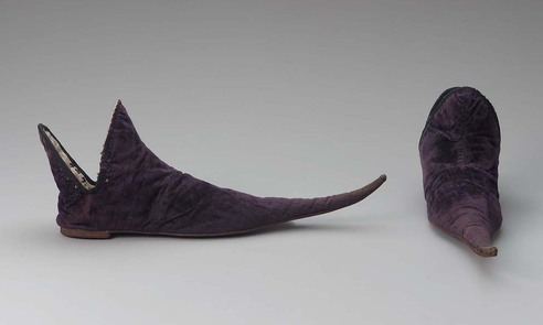 Доспехи, пулены и атур: Средневековье на подиуме в 2025 году (фото 77)