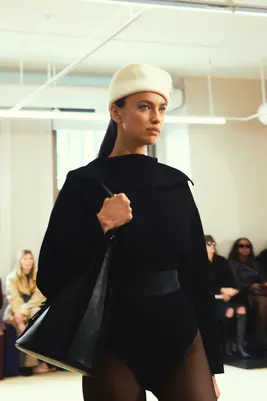 Доспехи, пулены и атур: Средневековье на подиуме в 2025 году (фото 22)